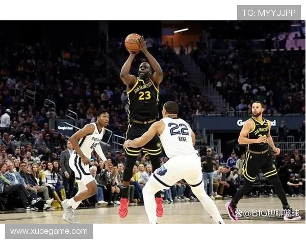 8号爵士与灰熊激战正酣球迷期待精彩对决与逆转时刻