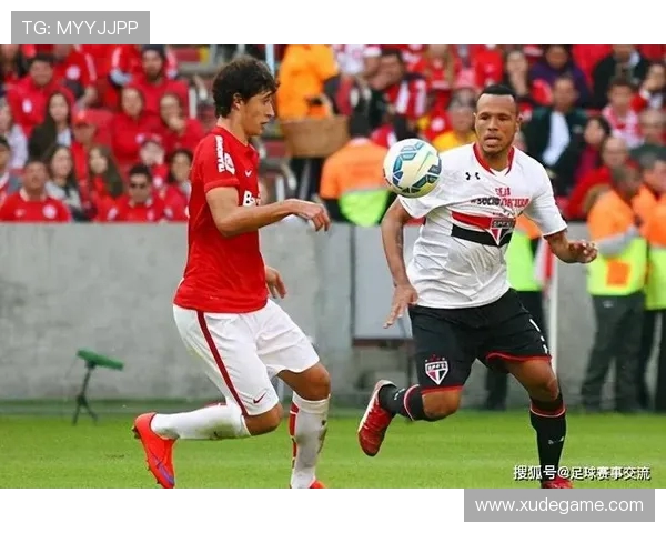 厄斯布鲁与天狼星的激烈对决揭示足球战术与团队协作的完美结合